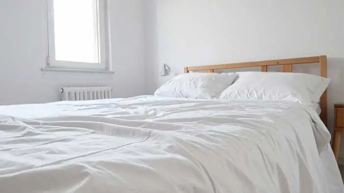 Chambre assainie après traitement anti-punaises de lit